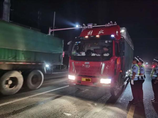 異地用警，交叉執(zhí)法！臨沂公安交警重拳整治貨運車輛交通違法
