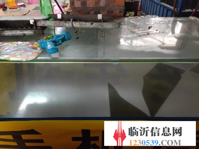 處理手機(jī)柜臺(tái)貨架