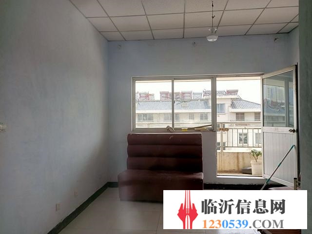 順和北區(qū)5樓，交房標(biāo)準(zhǔn)，雙氣市政供暖！帶個(gè)儲(chǔ)藏室！