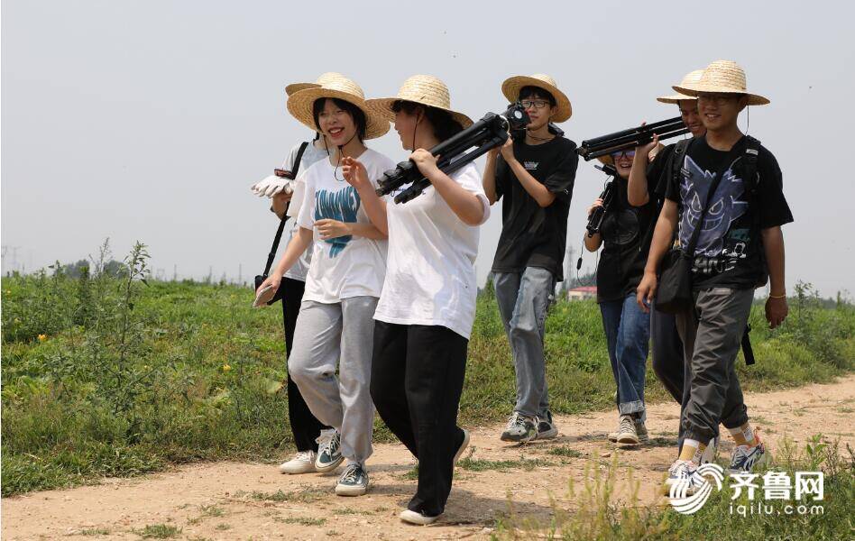 臨沂：20名高職生發(fā)起助農直播 兩周賣出南瓜40萬斤