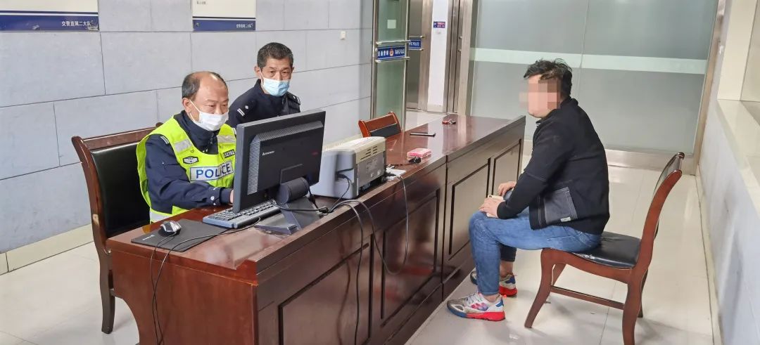 凌晨，臨沂男子飯店聚餐與鄰桌客人吵架，飯后酒駕被對方舉報(bào)